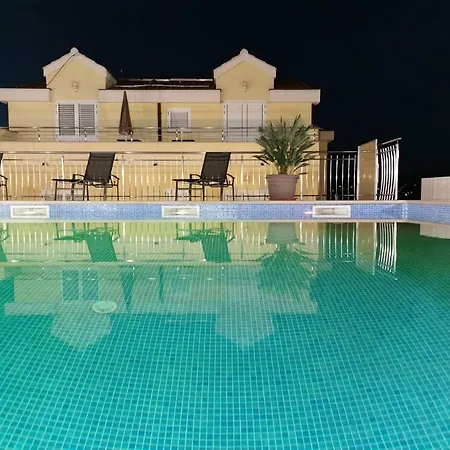 Moonlight - One Bedroom With Sea View Balcony And Terrace Sandra 트로기르