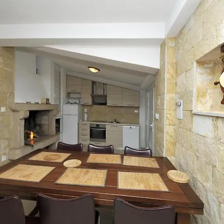 Moonlight - One Bedroom With Sea View Balcony And Terrace Sandra 트로기르